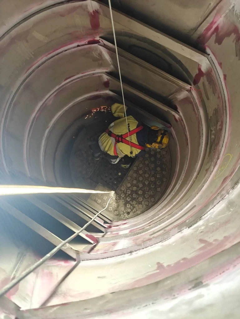 Huoltotasojen purkua.