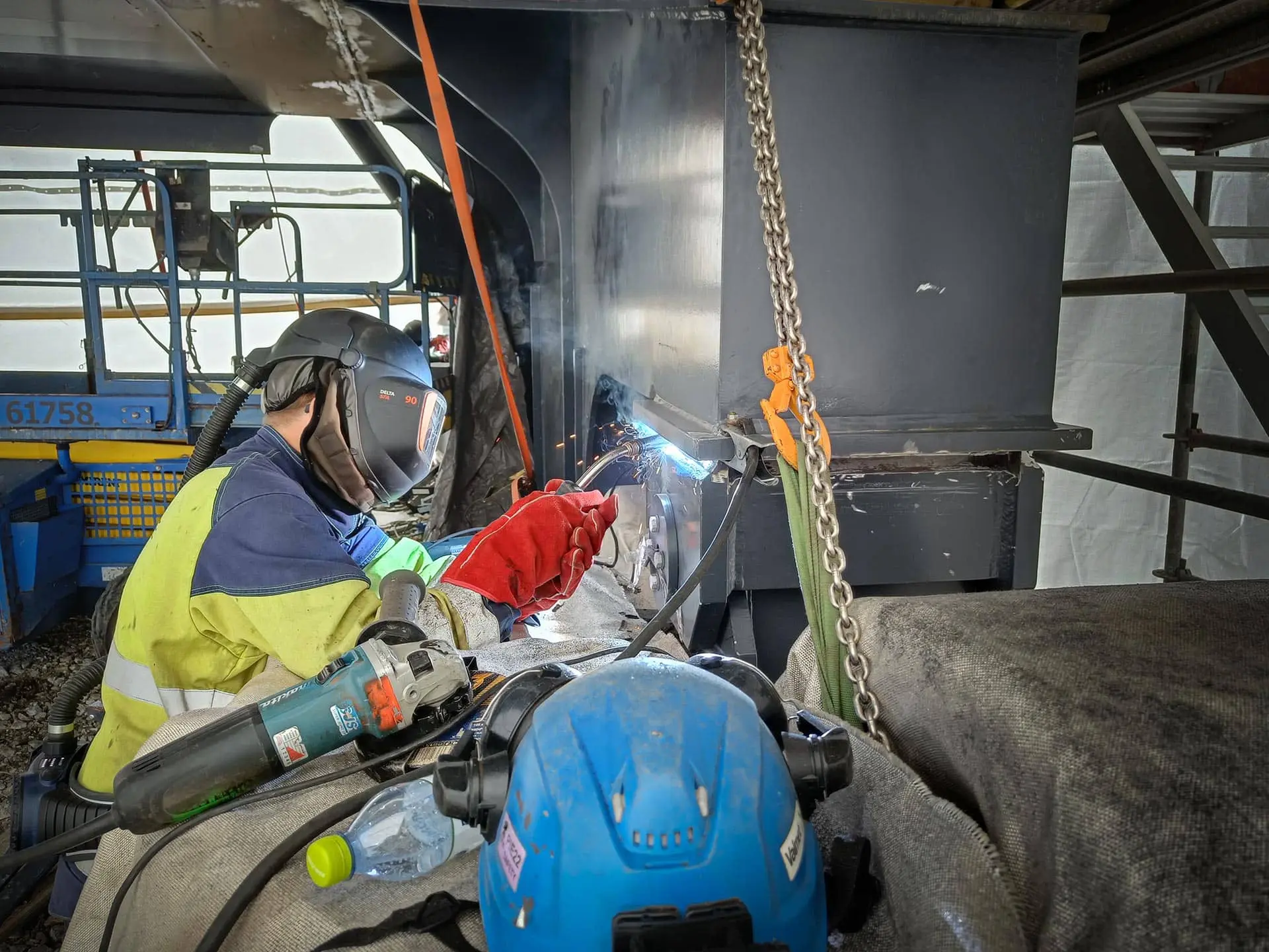 Industriellt monteringsarbete.